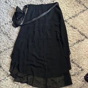 Gracia Elegant Black Tiered Midi Skirt